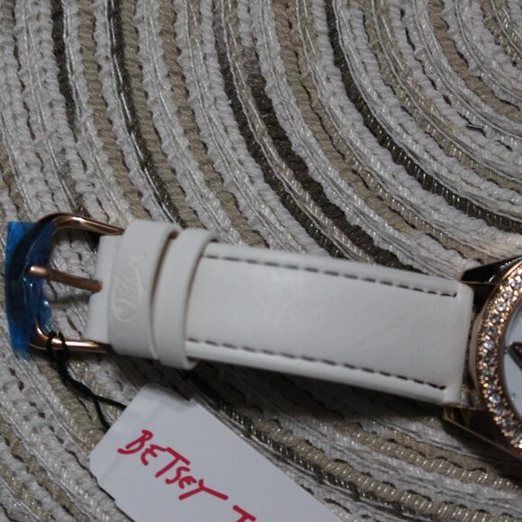 NEW WITH TAGS AUTHENTIC BETSEY JOHNSON MOVING HEAD CAT WATCH DARLING!! main image 8